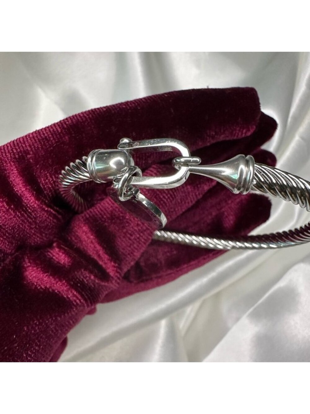 Luxury | high quality | fashionable |Silver Bracelet with Black Charm - Picture 6 of 8